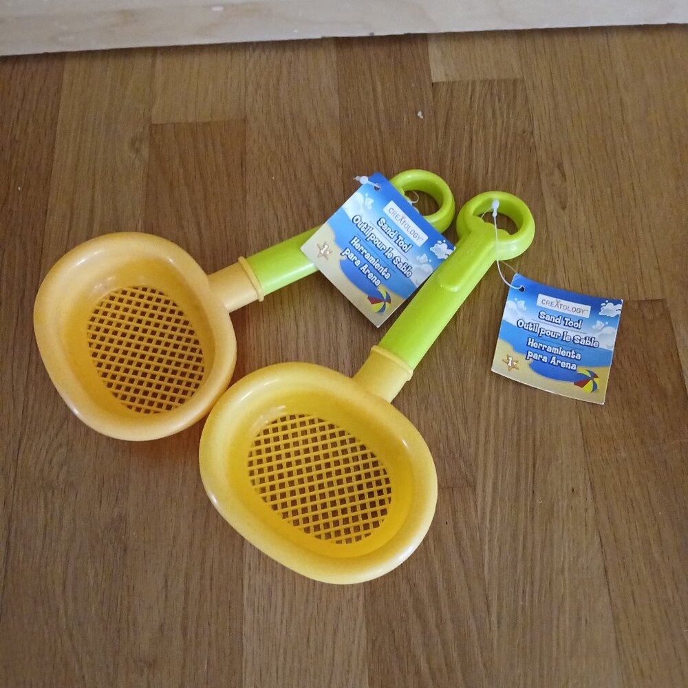 Sand tools : 2 Sieves by Creatology New